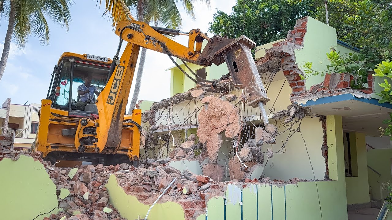 JCB 3DX goes to demolition house in good condition for Build New Trend House | Jcb video