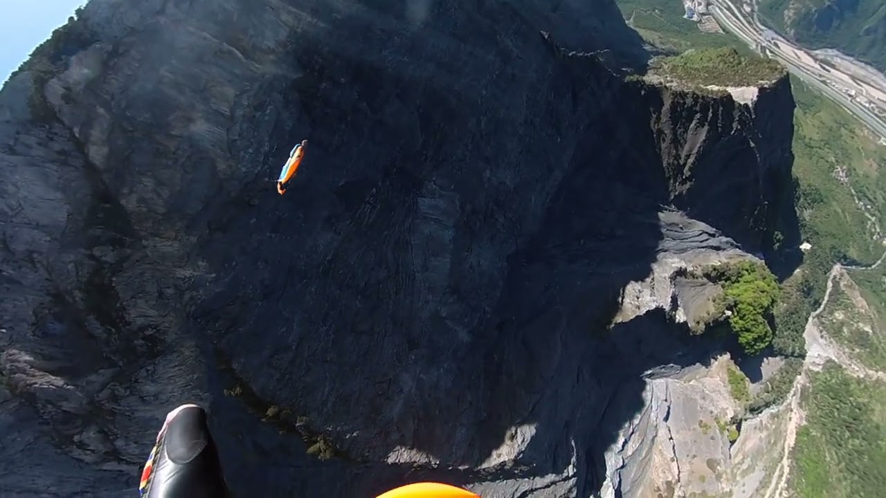 croix des tetes wingsuit