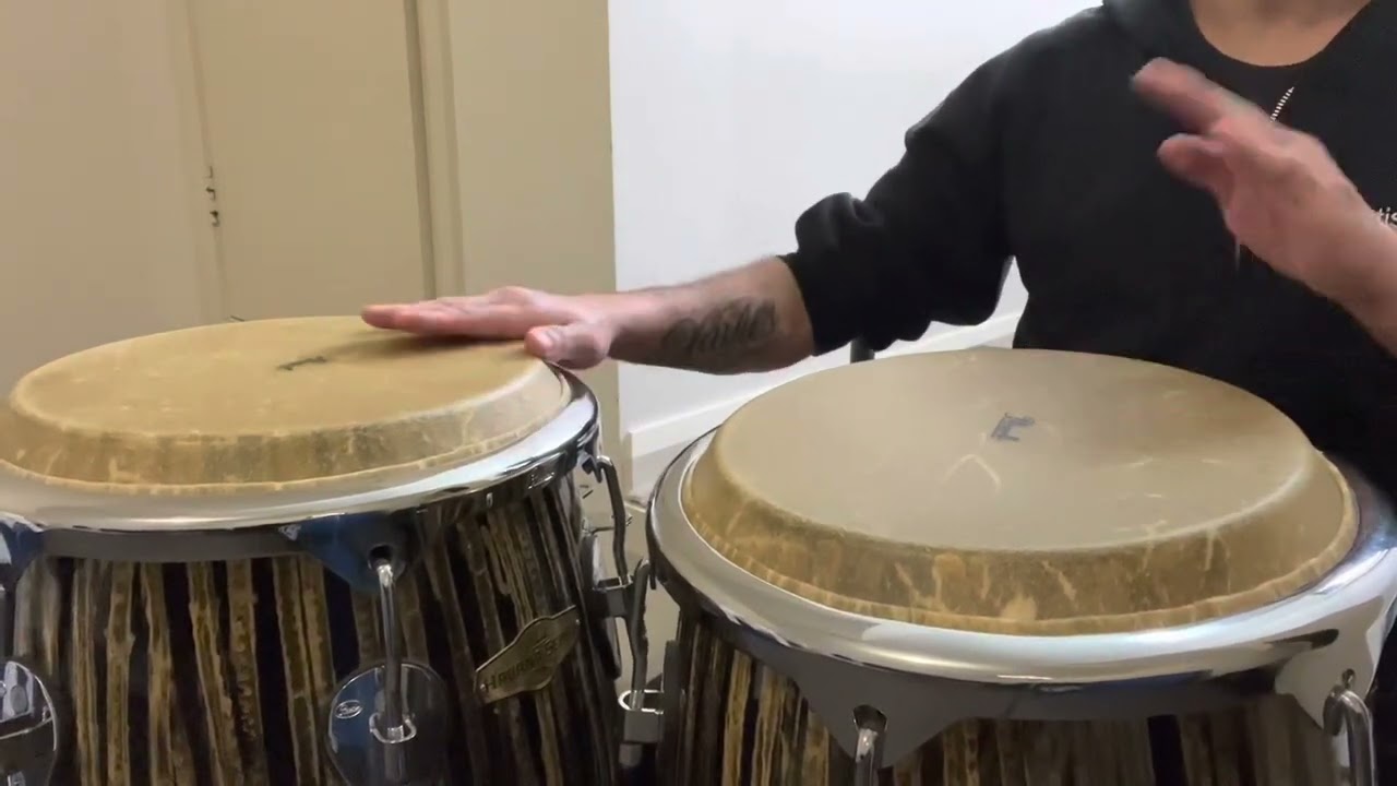 Plena on congas.