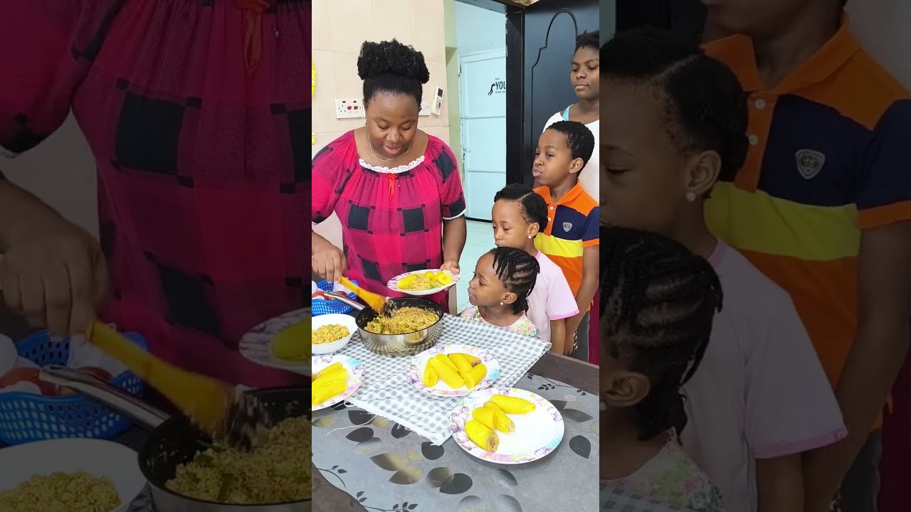 Food is served ! Join us for this 😋 Delicious Family Dinner 
