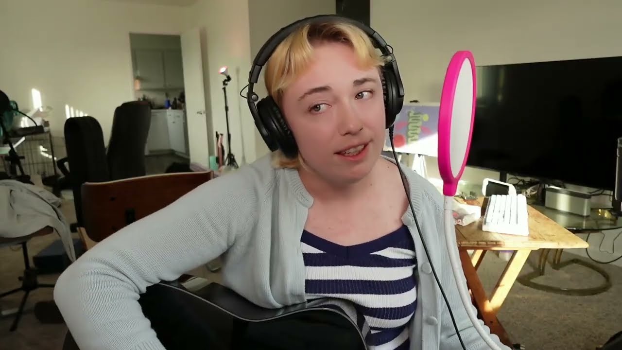 Amanda Annette - Melting (Kali Uchis Cover)
