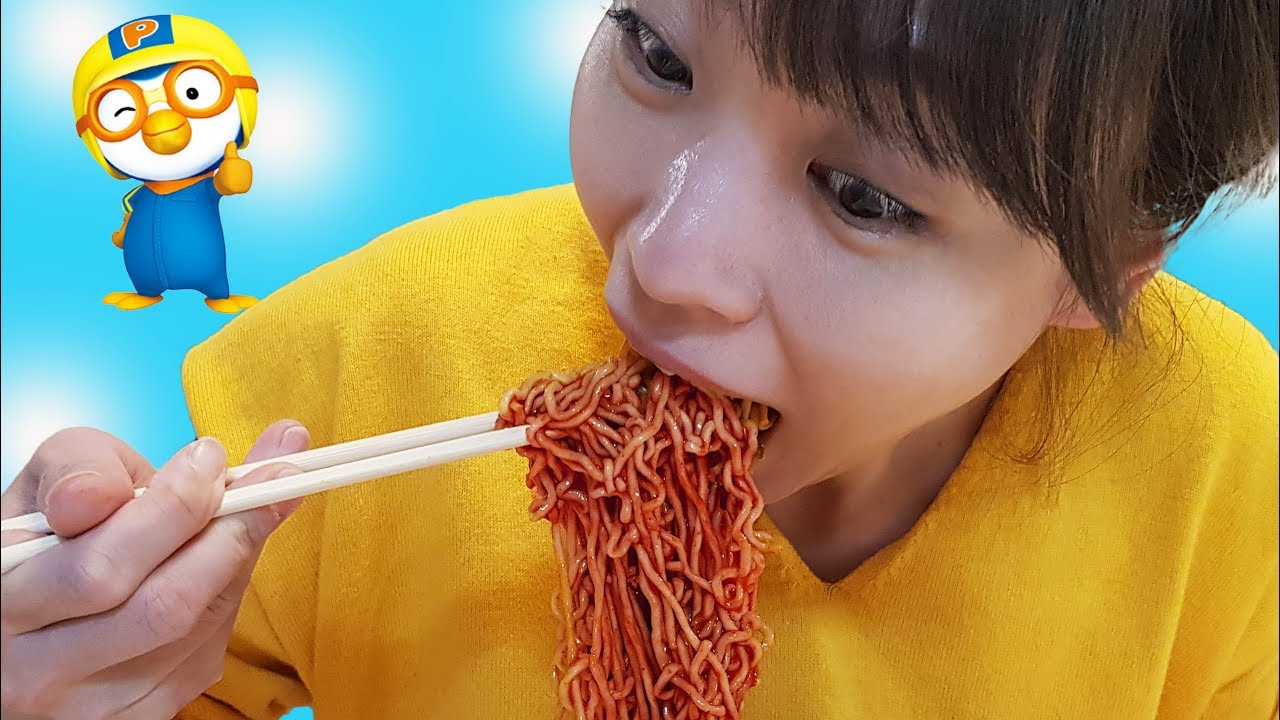 뽀로로 짜장면은 너무 맛있어요!! 서은이의 아픈 엄마 돌보기 키즈카페 짜장면 모음 Pororo Black Noodle for Kids Special Video