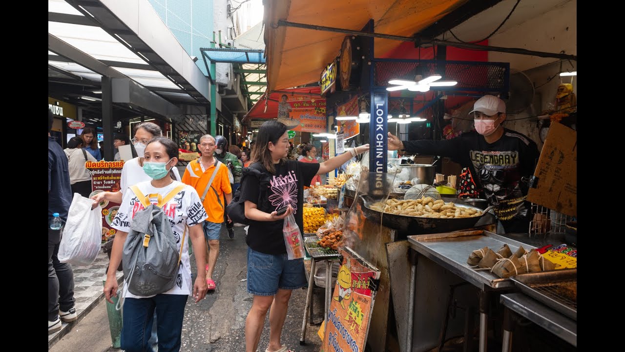 [4K] Discovering bustling Wang Lang Market the most beloved food and shopping district