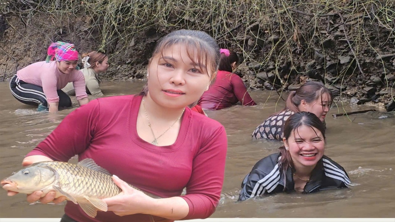When the lake water recedes, the girls harvest fish from the lake.