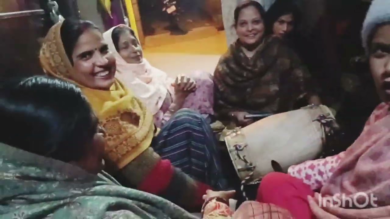 पड़ोस में हुई शादी की रसम आज से शुरू.... 🥰#dance #mastimoment # Viral #shadigeet #enjoy..🥰🥰