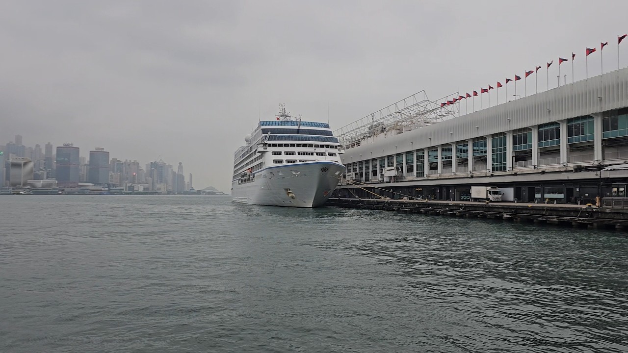 🌧️ Walking from Avenue of Stars to Star Ferry | Rainy Noon Stroll & Happy Chinese New Year