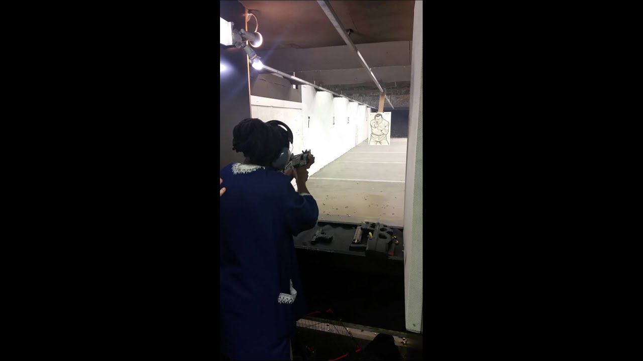 Full auto 9mm uzi mag dump @ Quickshot