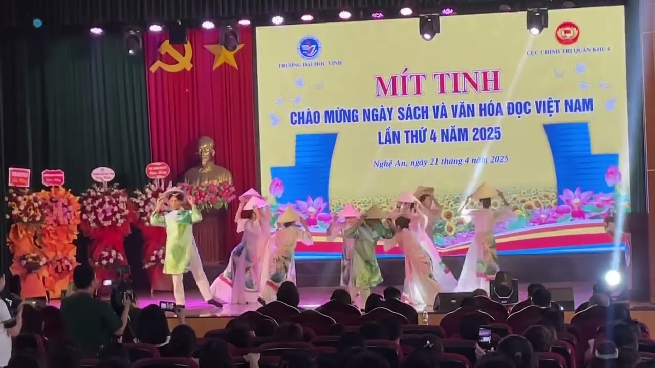 Múa mashup Máu đỏ da vàng + Việt Nam trong tôi là - Đội Nghệ thuật quần chúng Trường Đại học Vinh