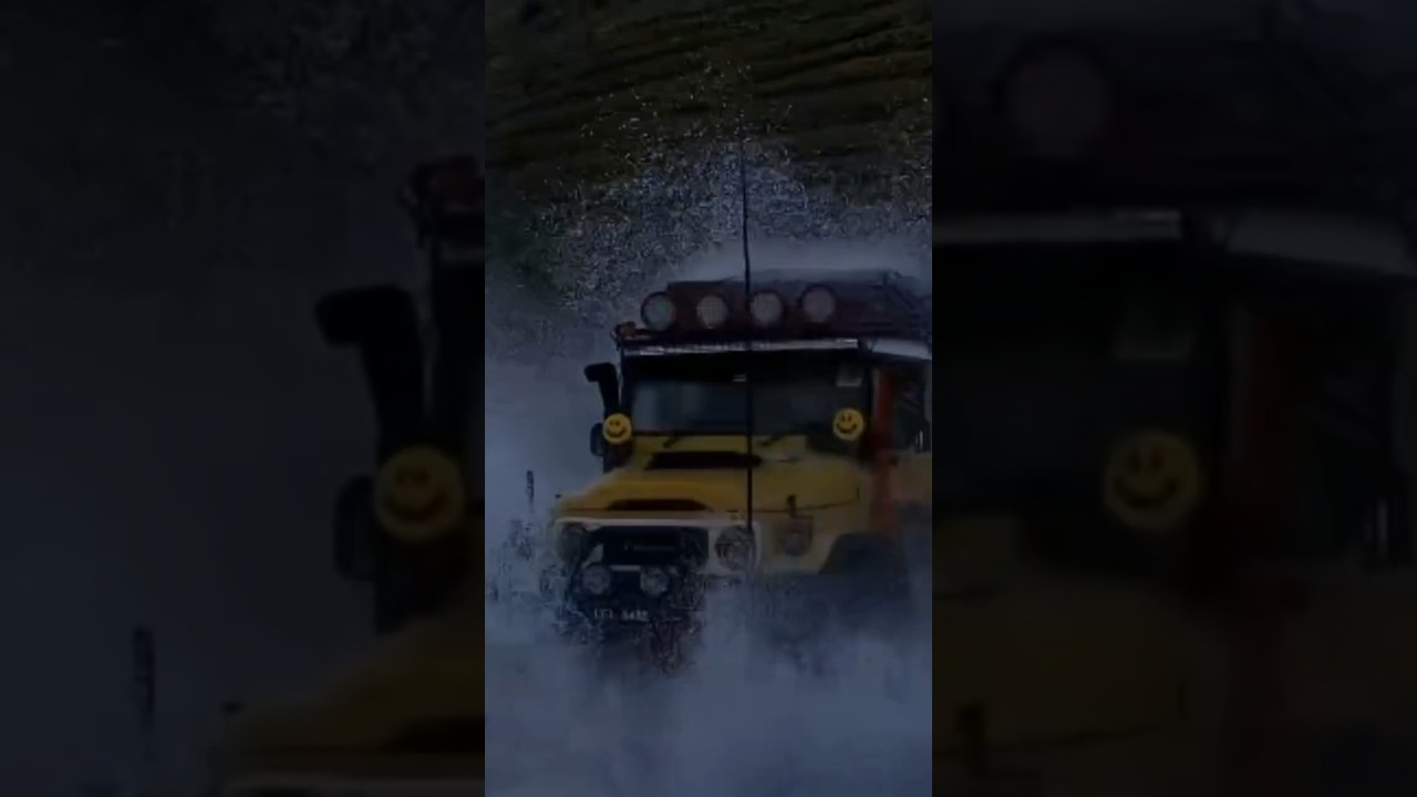 Splashing #Toyotabj40 #Pakistan #Naran #ManWithYellow4x4 #splash