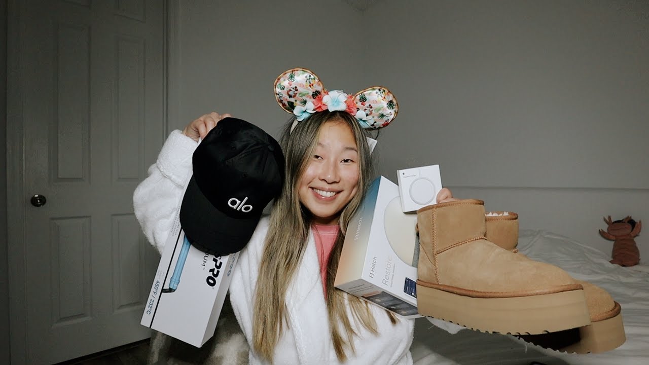 WHAT I GOT FOR CHRISTMAS 2023 | lululemon, alo, ugg, apple, hatch alarm & more