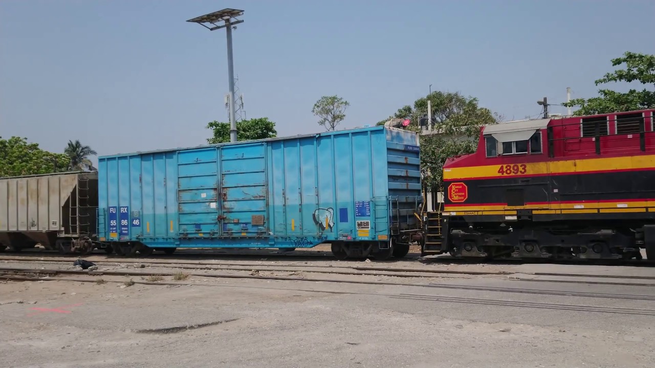KCSM 4884 y 4893 cementero en Veracruz puerto.