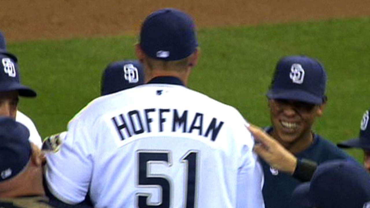 Trevor Hoffman records his 500th career save