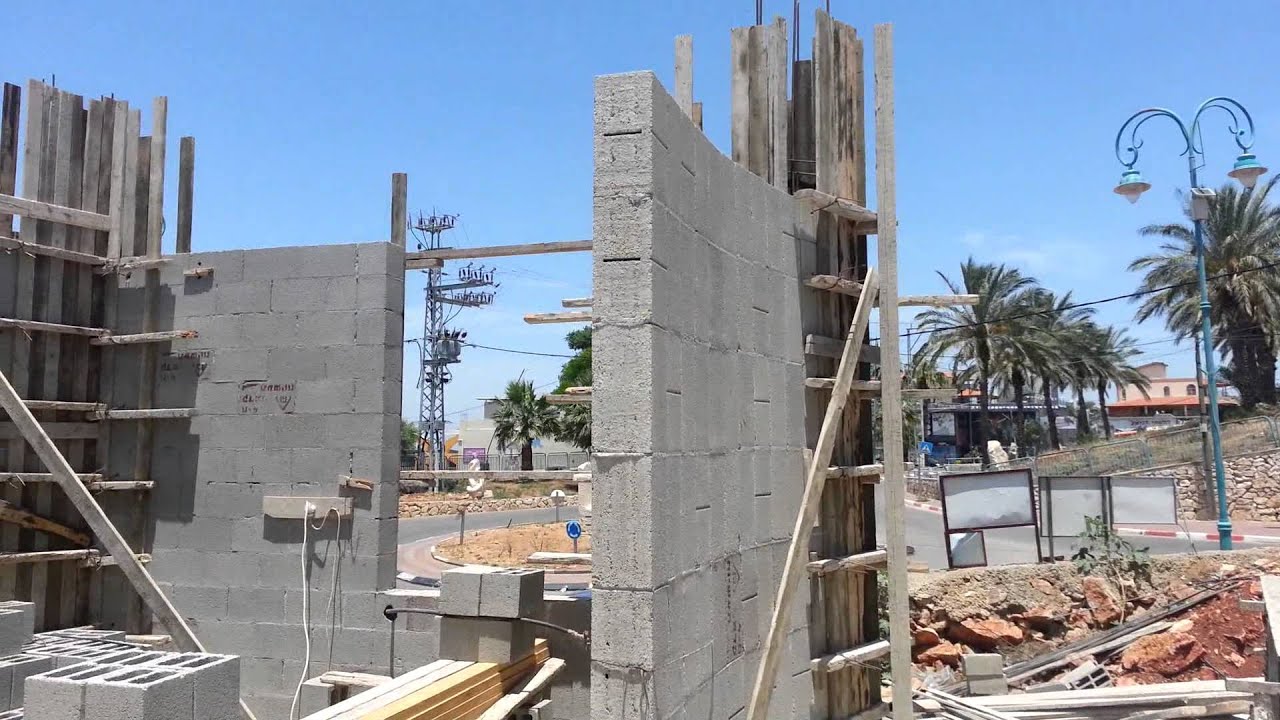 הצגת שלבי ביצוע עמודים וחגורות בבתים קטנים צמודי קרקע