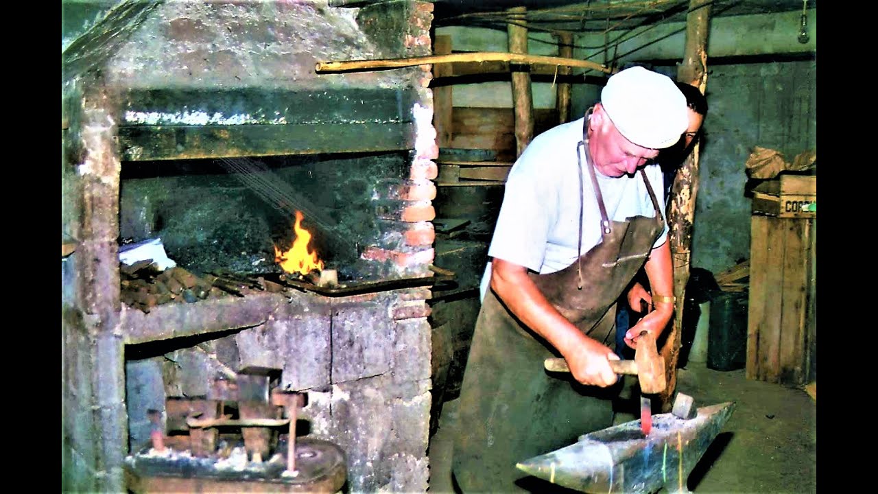 Fabrication des clous PIERRE CHATARD  Réalisation André Chapeland