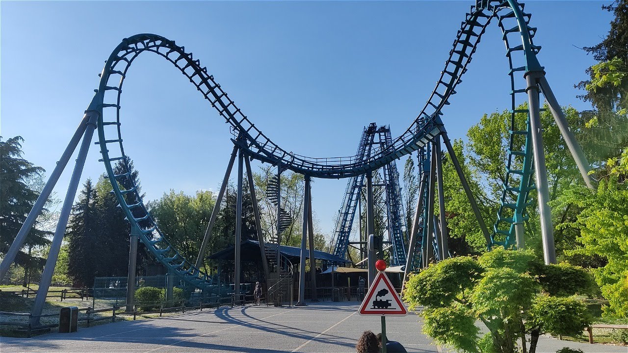 Walibi Rhône Alpes : Generator (4k front on ride)