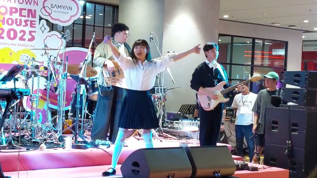 Bell Warisara [Fancam] : เอาปากกามาวง @ Samyan Mitrtown Hi! Open House (250813)