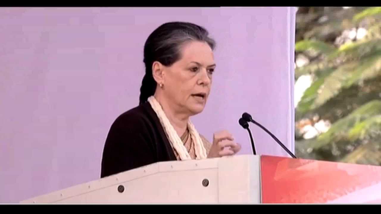Smt Sonia Gandhi at Shastri Park, New Delhi, Nov 24, 2013