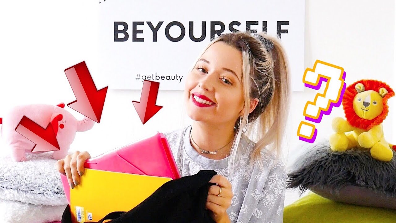 WHAT’S IN MY SCHOOL BAG 2018 🎒| BeYourself