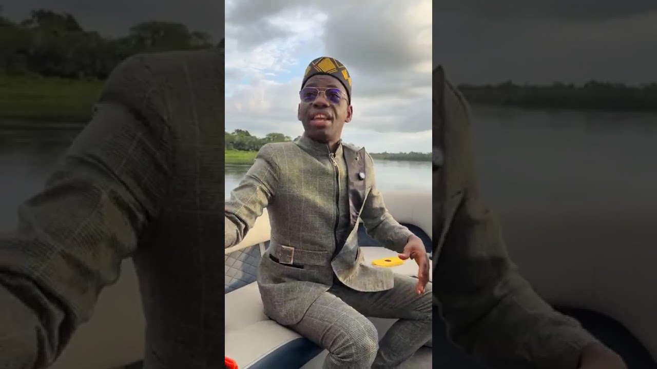 Le Général Makosso s'amuse sur Le Fleuve Alima à Oyo Au Congo Brazzaville