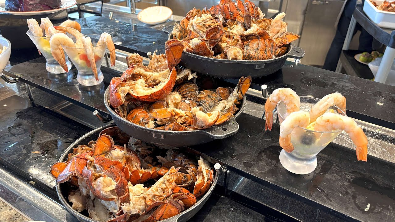 Royal Caribbean Icon of the Seas Windjammer Marketplace Обед &laquo;шведский стол&raquo; с морепродуктами в п...