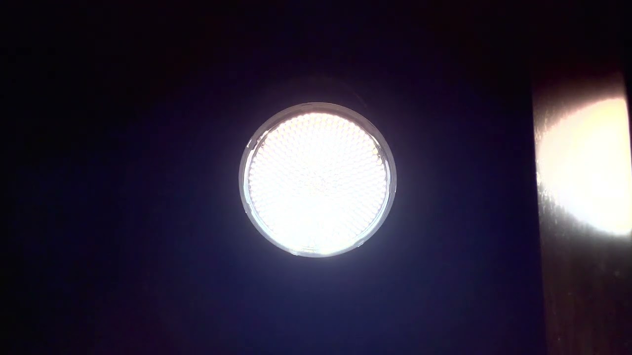 Philips MASTERColour CDM-R 35W/830 PAR 20 Ceramic Metal Halide Flood Light