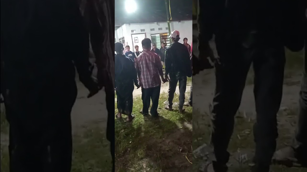 Ma'Badong di rmh kediaman duka ,adat orang toraja.