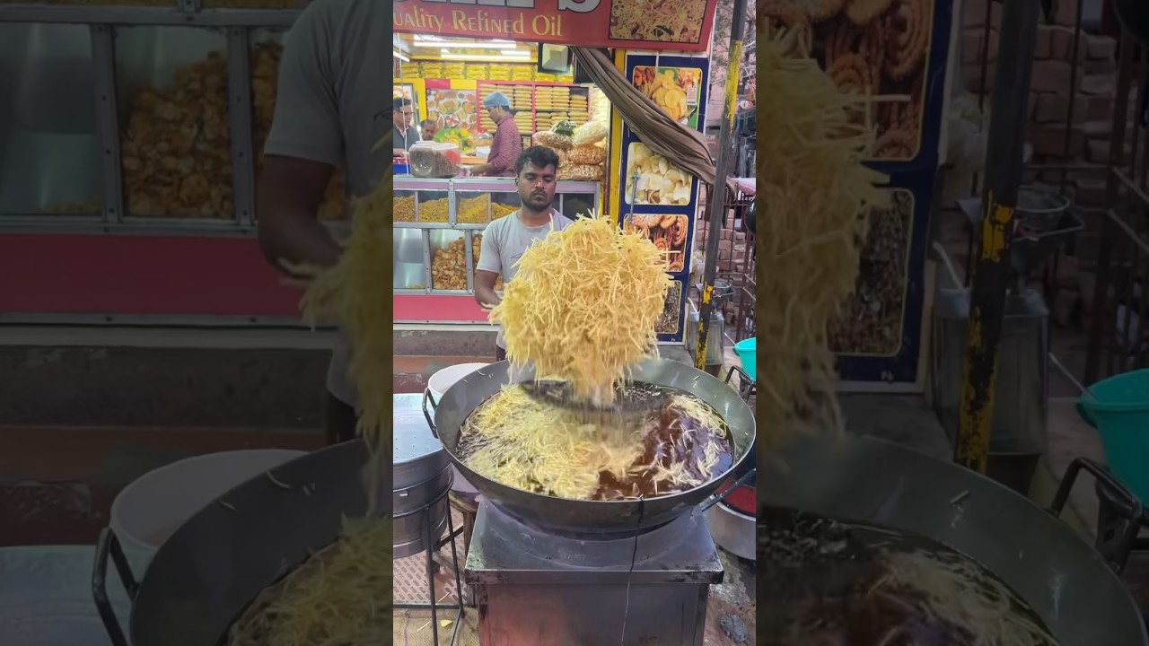 Unique mixture #potatorecipe #namkeen #chips #streetfood #delhistreetfood #indianstreetfood #mixture