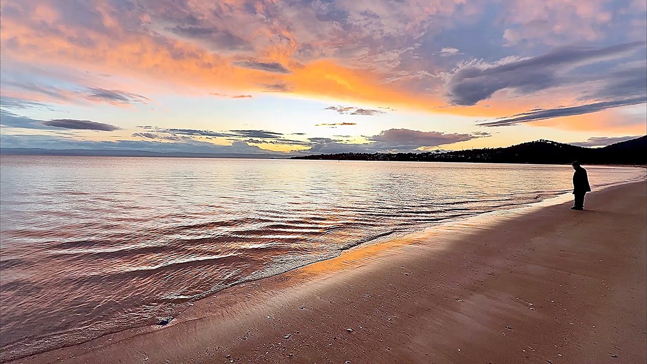 COLES BAY SUNSET 🌅 AT Freycinet Lodge Bar Lounge Review @ Coles Bay Tasmania Australia 🇦🇺