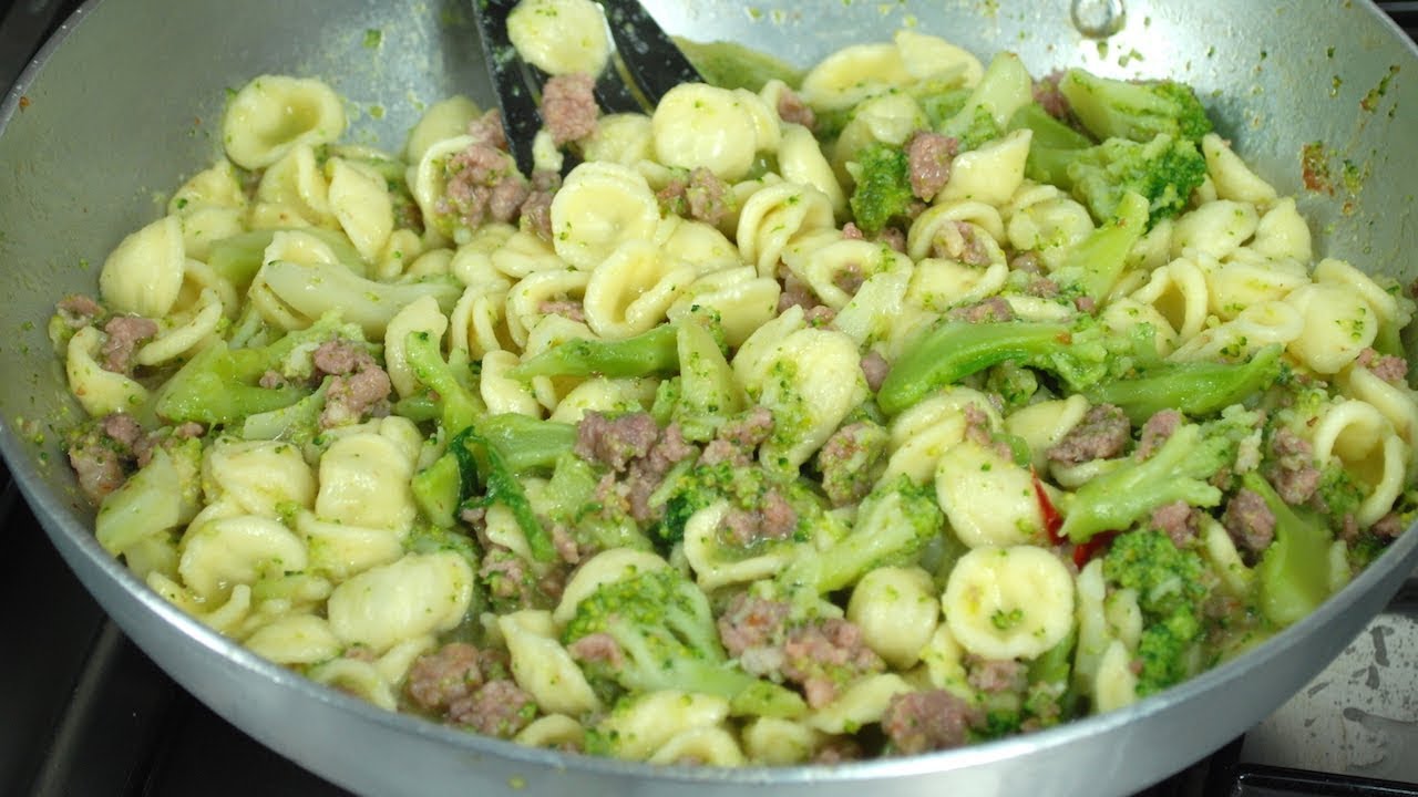 Orecchiette broccoli e salsiccia