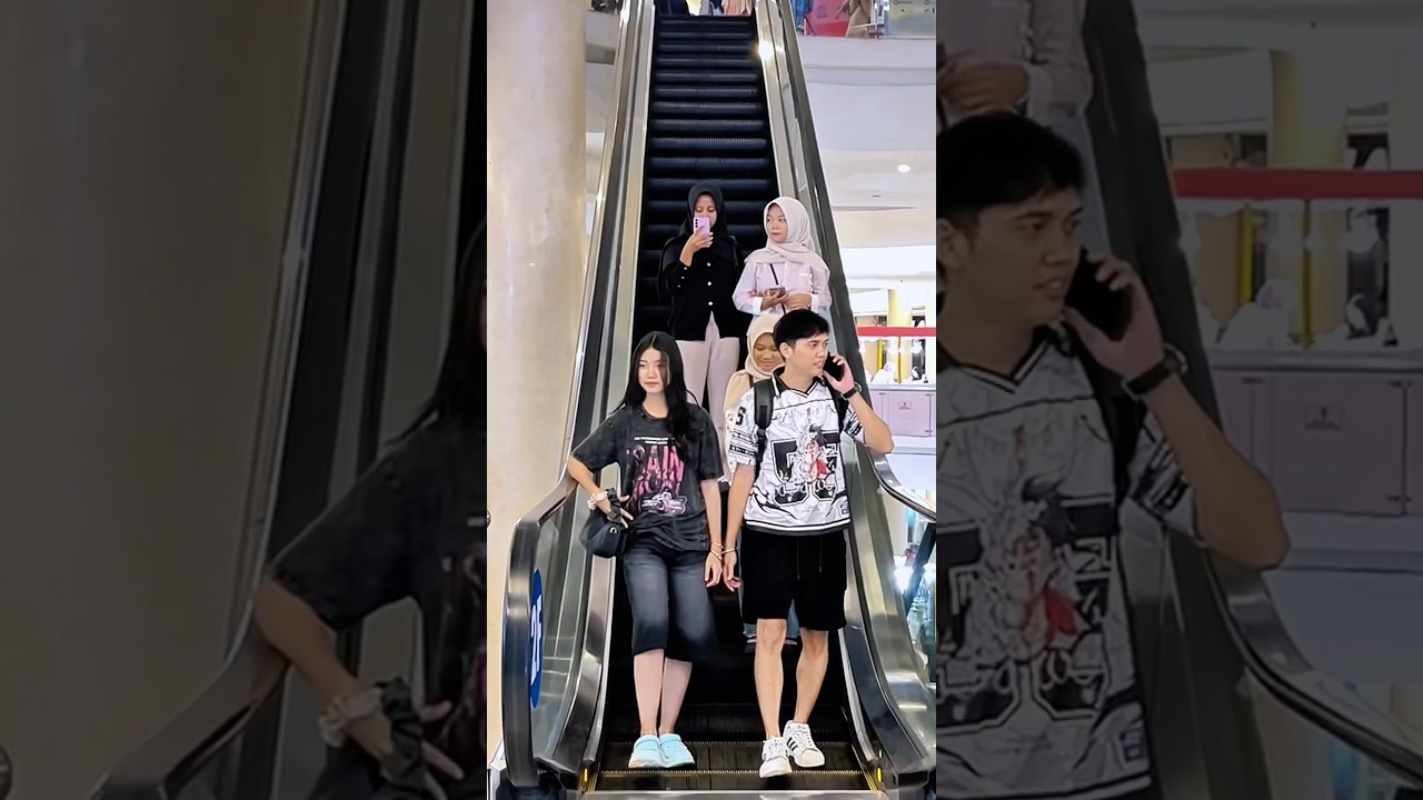 Prank cewek cantik di eskalator‼️ #funny #kontenprank #comedy  #dance #lucu  #beranda