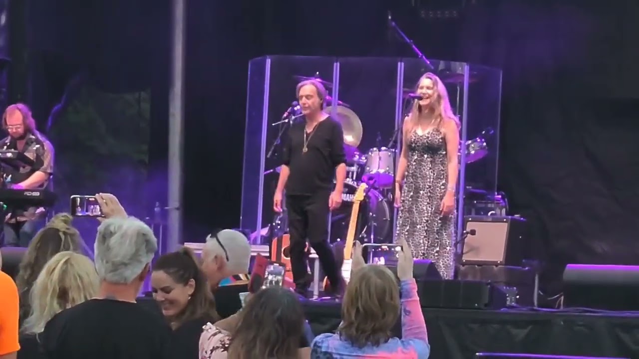 DANIEL LANOIS-RAY MAVRICK- CRASH TEST DUMMIES- COMPILATION LIVE FESTIVAL OF FRIENDS 