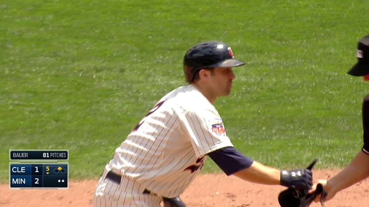 CLE@MIN: Dozier's RBI double puts Twins up, 2-1