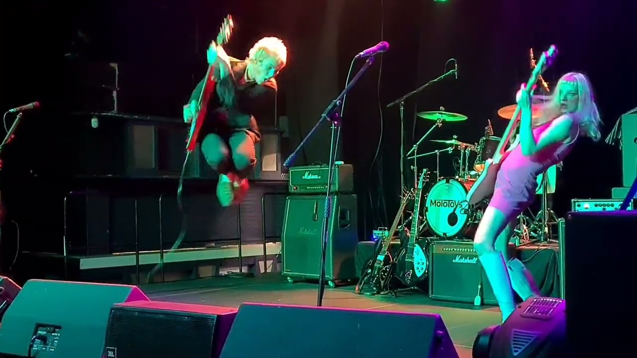 The Molotovs live 