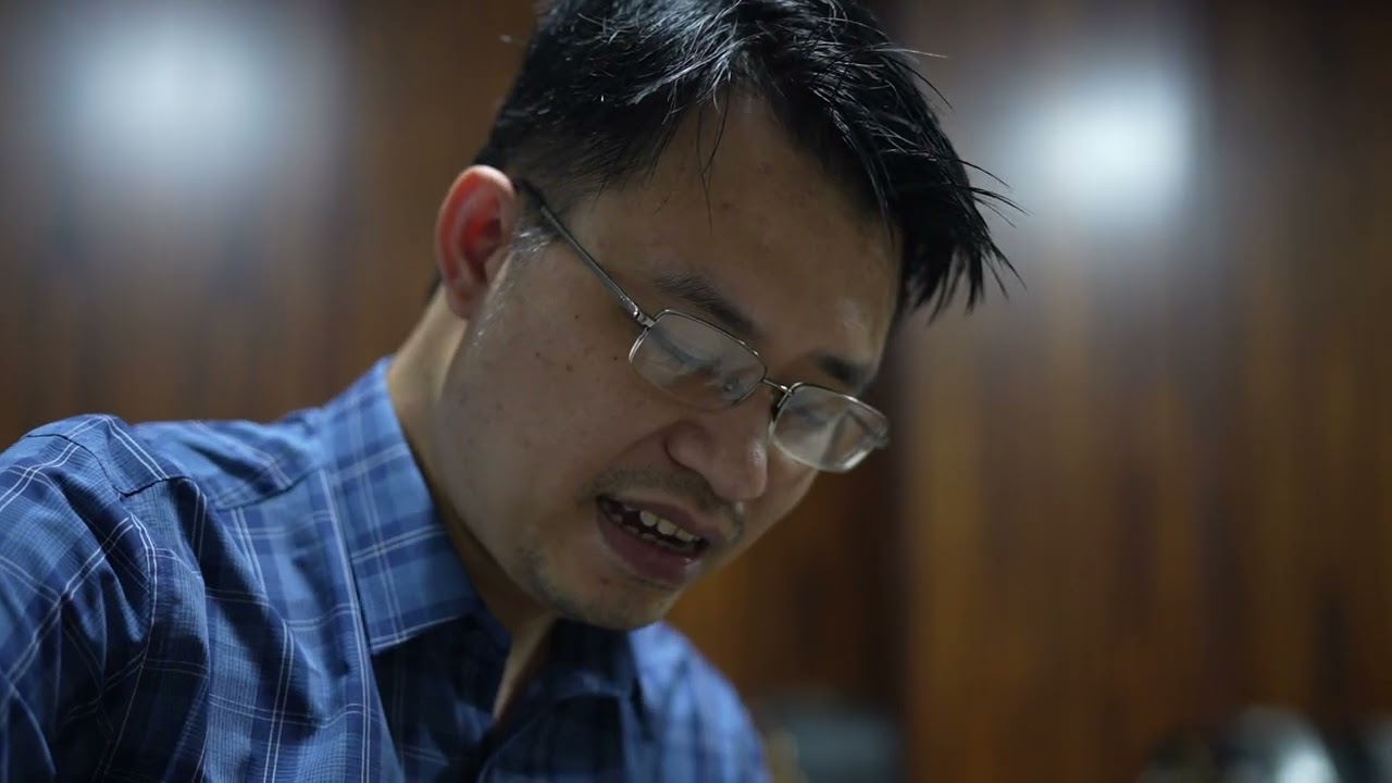 Thăm xưởng guitar Esteve - Adalid - Hernandez