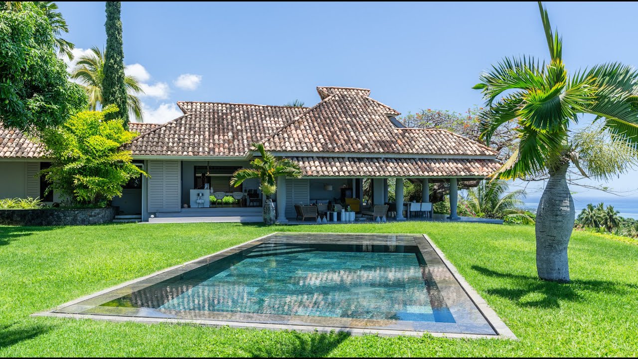 VENDU -TAHITI PUNAAUIA - LUXURY MODERN PROPERTY WITH THREE HOUSES