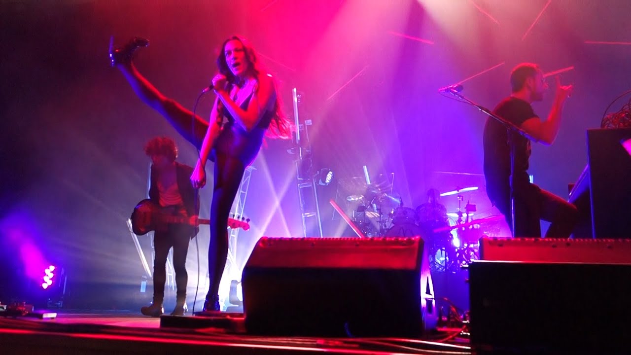 M83 - Laser Gun (feat. Mai Lan) &ndash; Live in Oakland