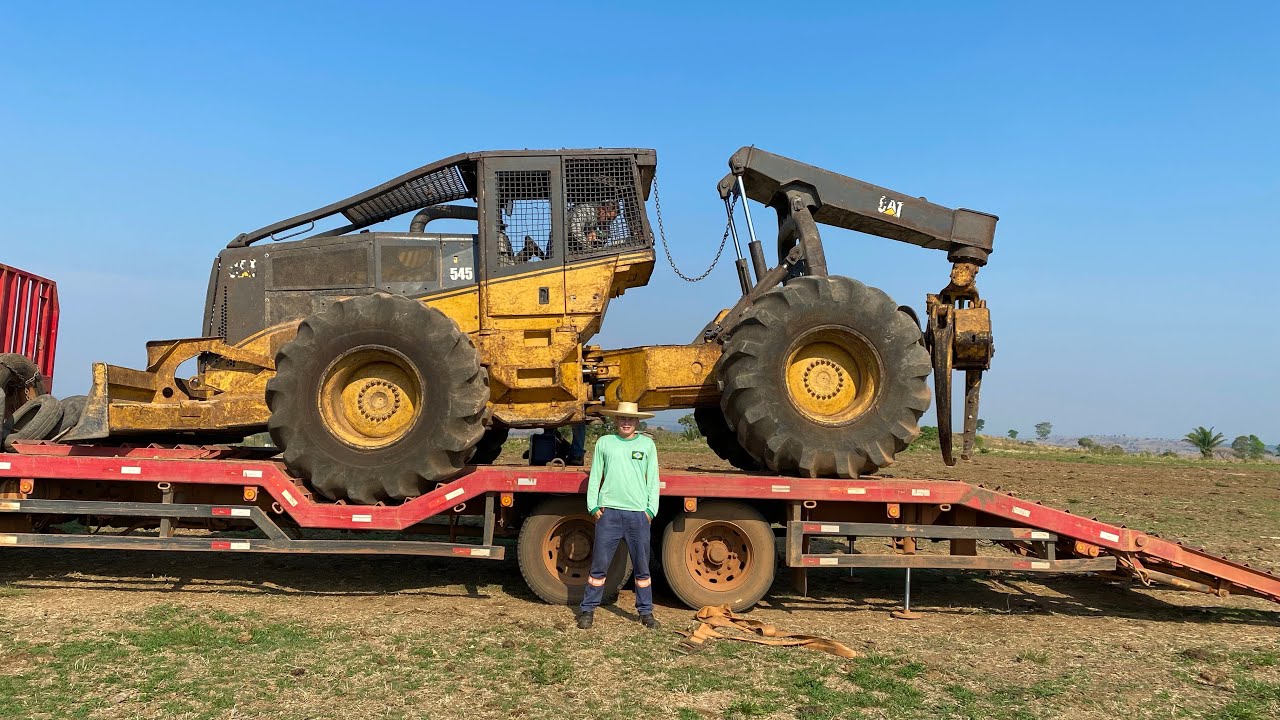 Skidder 545 chegou para puxar madeira em um novo mato. Mafia da tora.