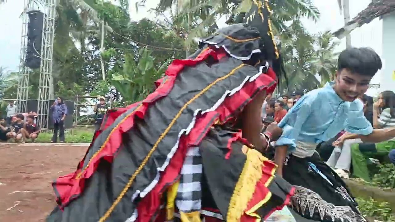 Seru Atraksi Kucingan Jaranan Dewi Sekar Wangi di Desa Delik kec Giri