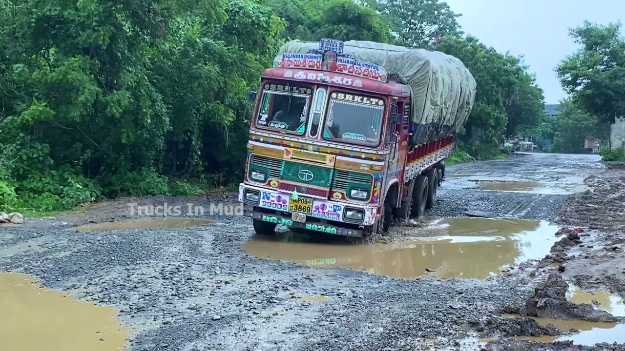 Worst Roads : Indian Truck Drivers Can Easily Overcome At Any Bad Road Conditions @RanjitPaswan-t2i 