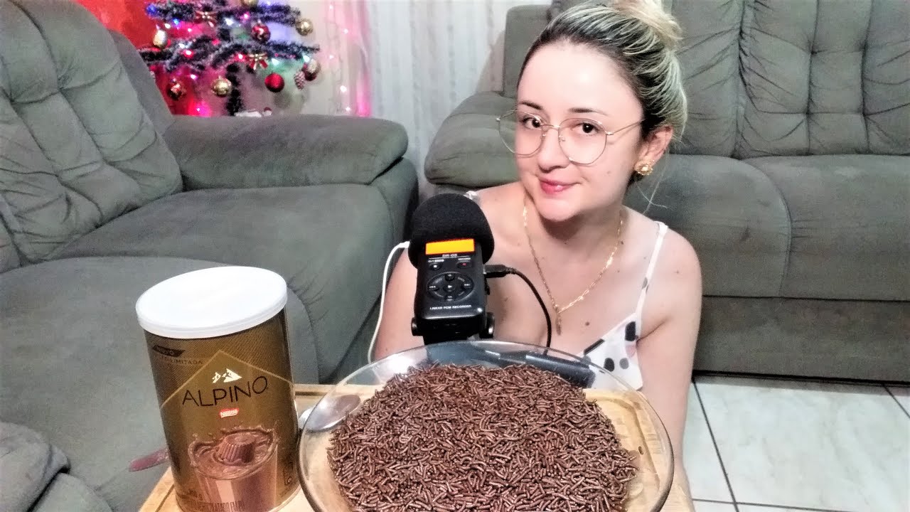 ASMR BINAURAL: COMENDO BRIGADEIRO / EATING BRIGADEIRO 🍬🍫 (MUKBANG, EATING SOUNDS)🎧