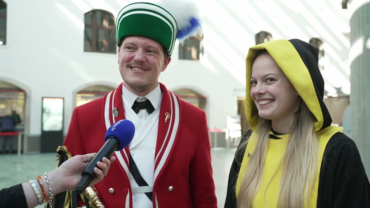 Die Münchner Schäffler tanzen in der Stadtsparkasse und Eislauf im Prinzregentenbad