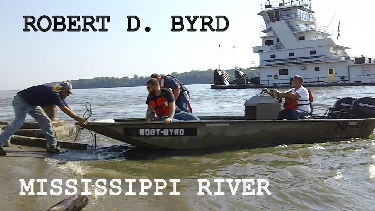 Crew Change - Towboat ROBERT D. BYRD (MISSISSIPPI RIVER) Riverfront Park - CITY of CAPE GIRARDEAU