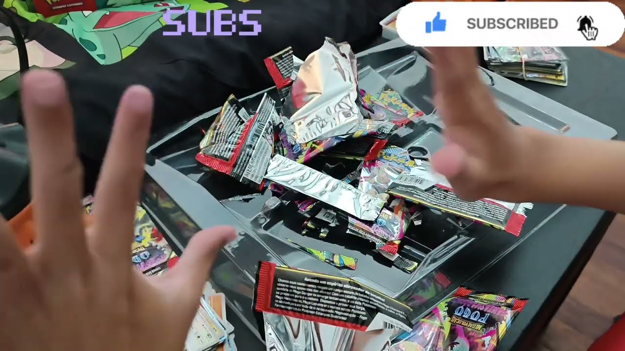 Hoy te traigo una caja de Pokémon gigante abriendo 10 sobres más la carta de venasur y son portugesa