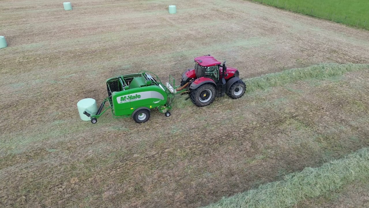 Bale pressing outside Apeldoorn
