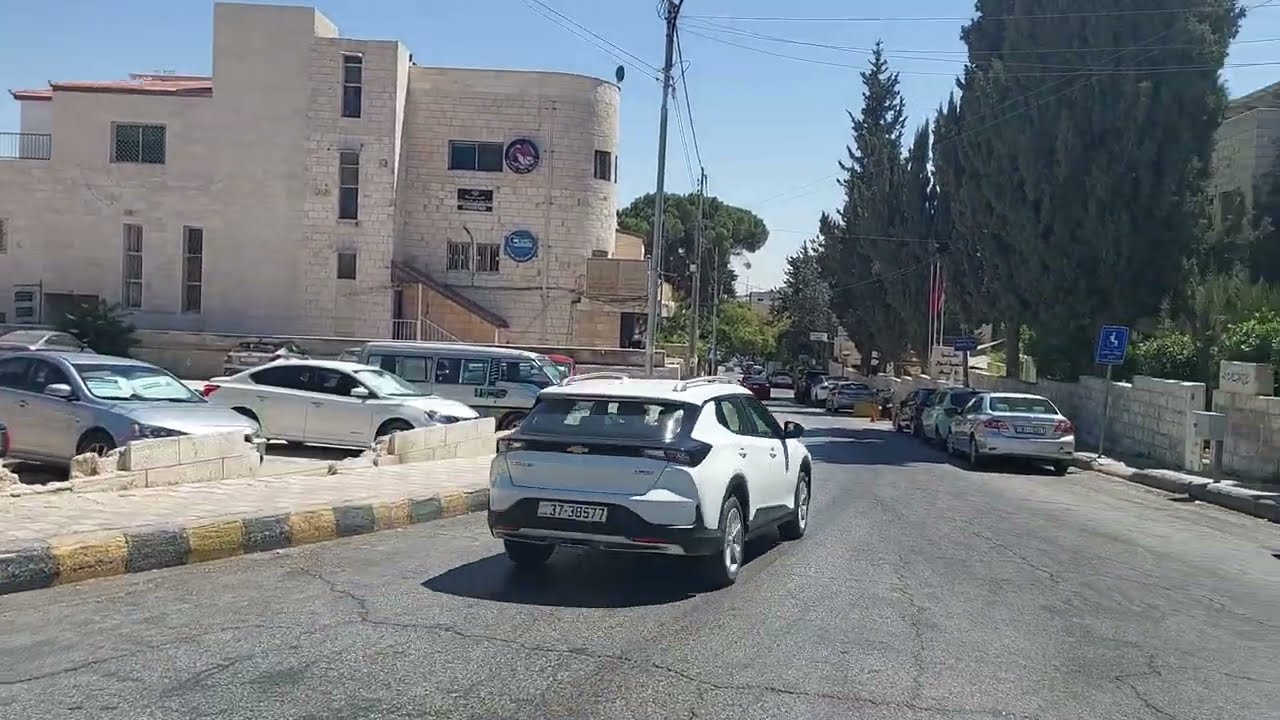 تعالوا معي نتجول في شارع الشريعة في منطقة اللويبدة.