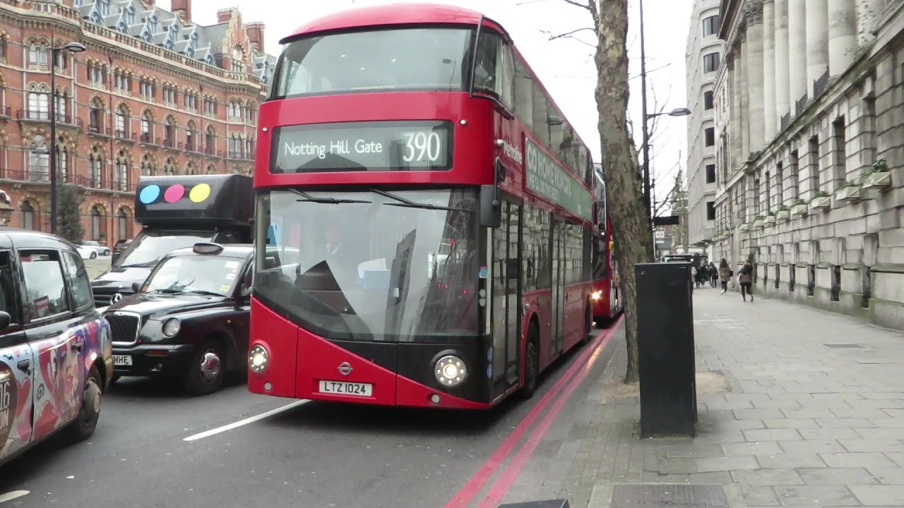 [London] Buses near King's Cross St. Pancras