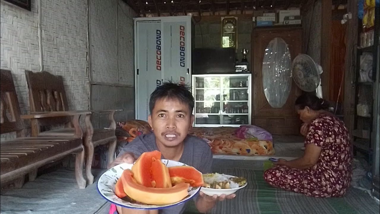 SARAPAN DENGAN MENU ISTIMEWA CUCI MULUT NYA PEPAYA SEGER