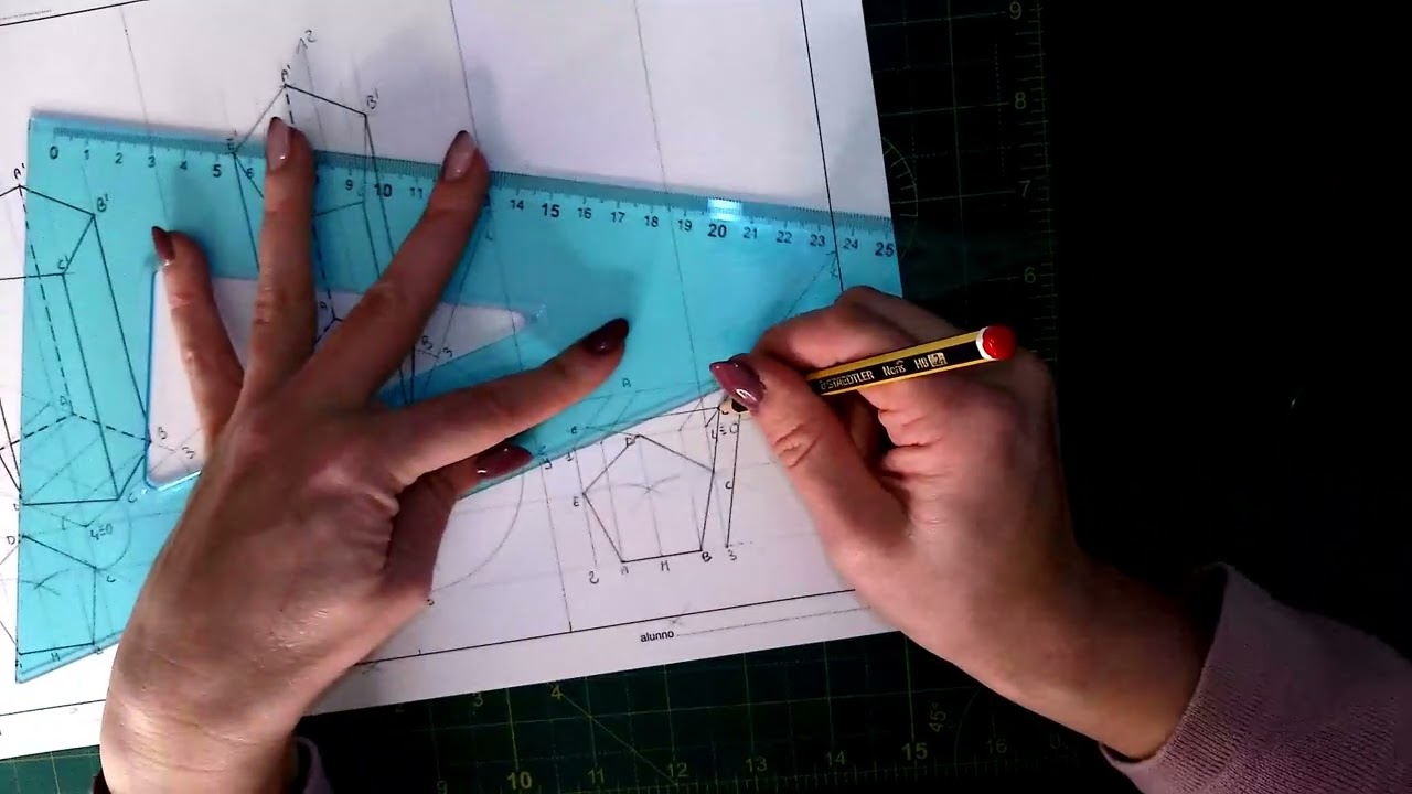 Assonometria prisma a base Pentagonale (4/4)