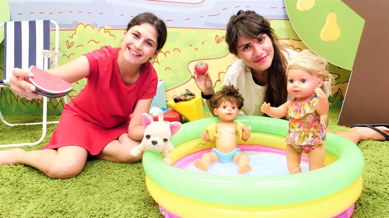 Çocuklar için havuz oyunu! Gül ve Mert havuz keyfi yapıyorlar! Ayşe ile bebek bakma oyunu