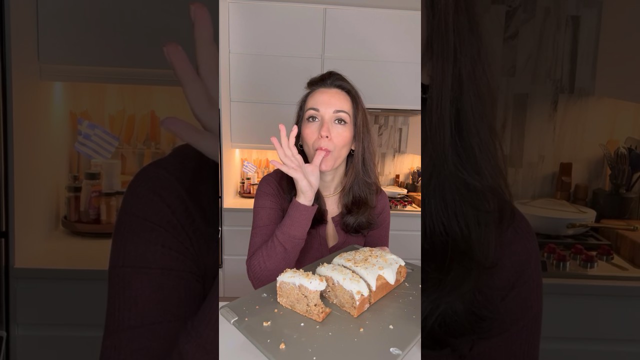 I can&rsquo;t stop making this Healthy Oatmeal Carrot Cake Bread #shorts